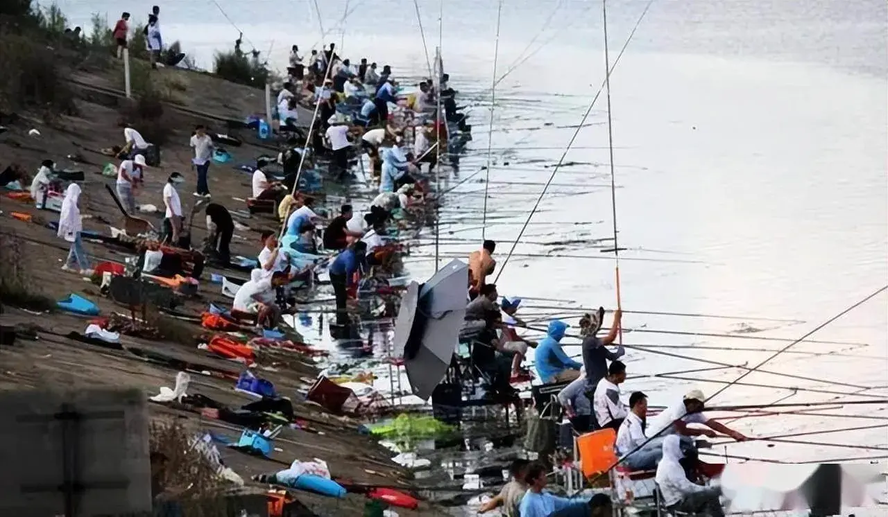 钓鱼App精准钓鱼水域地图功能